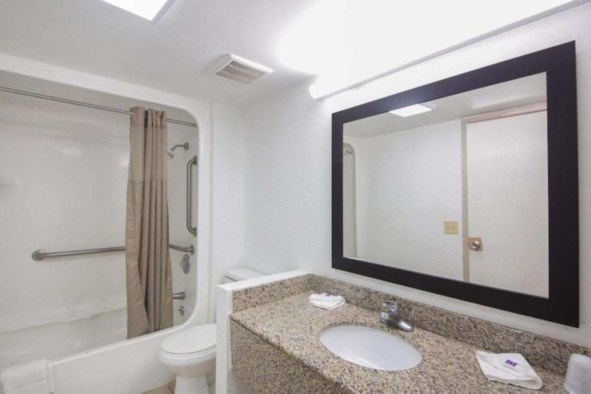 Oyo Hotel Baton Rouge East I-12 Louisiana ภายนอก รูปภาพ